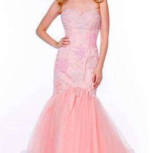 Beautiful long mermaid, blush pink dress, for prom/special occasion, size-SM👗🌸👗🌸